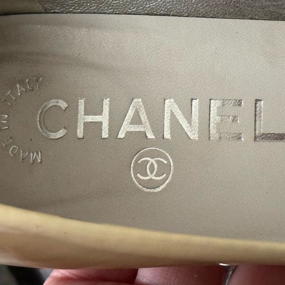 Chanel patent leather cream & black shoes size Size 36 US Size 6 Very Preloved. - Picture 2 of 14